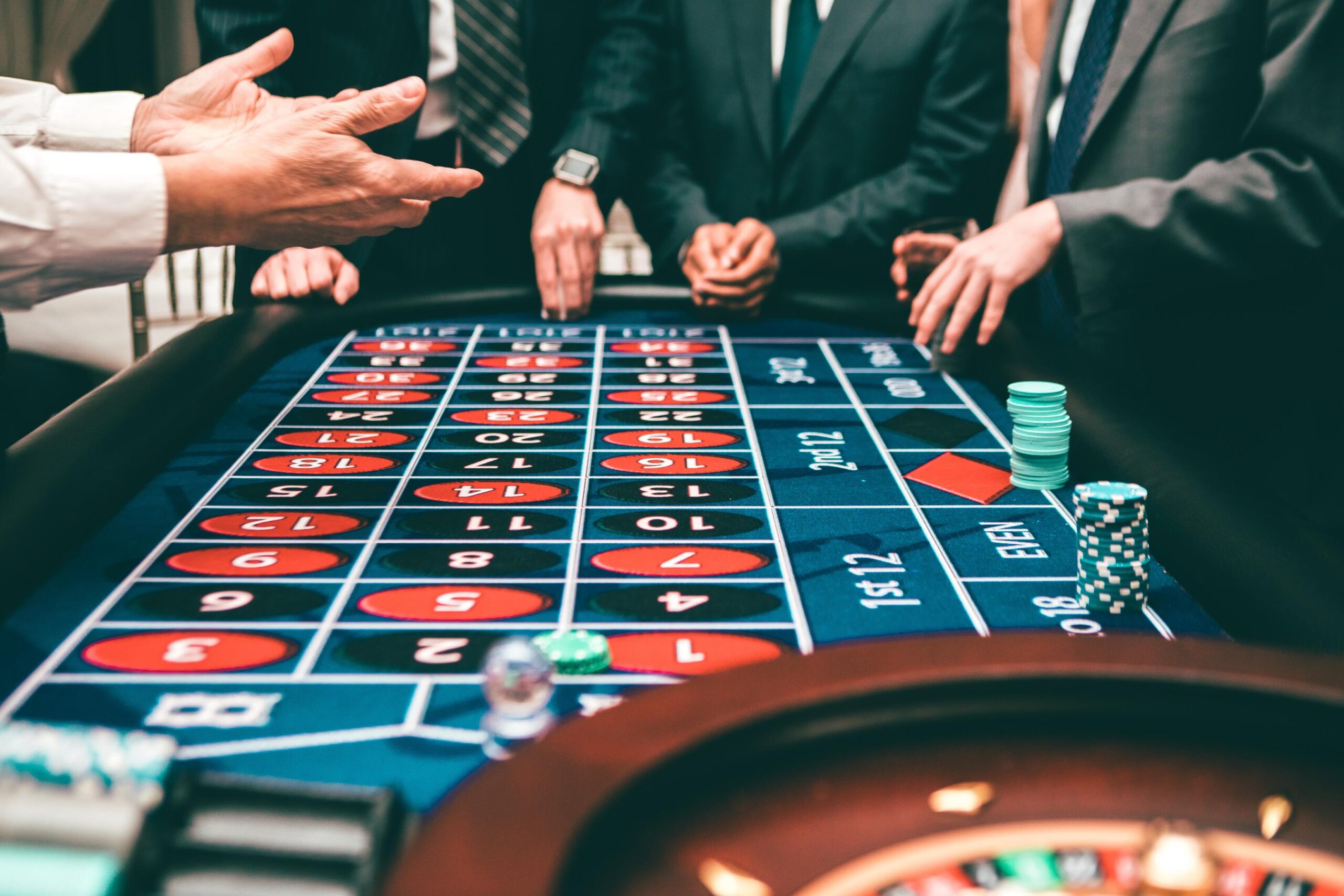 What are the top 10 biggest investment trends in the gambling industry this year?