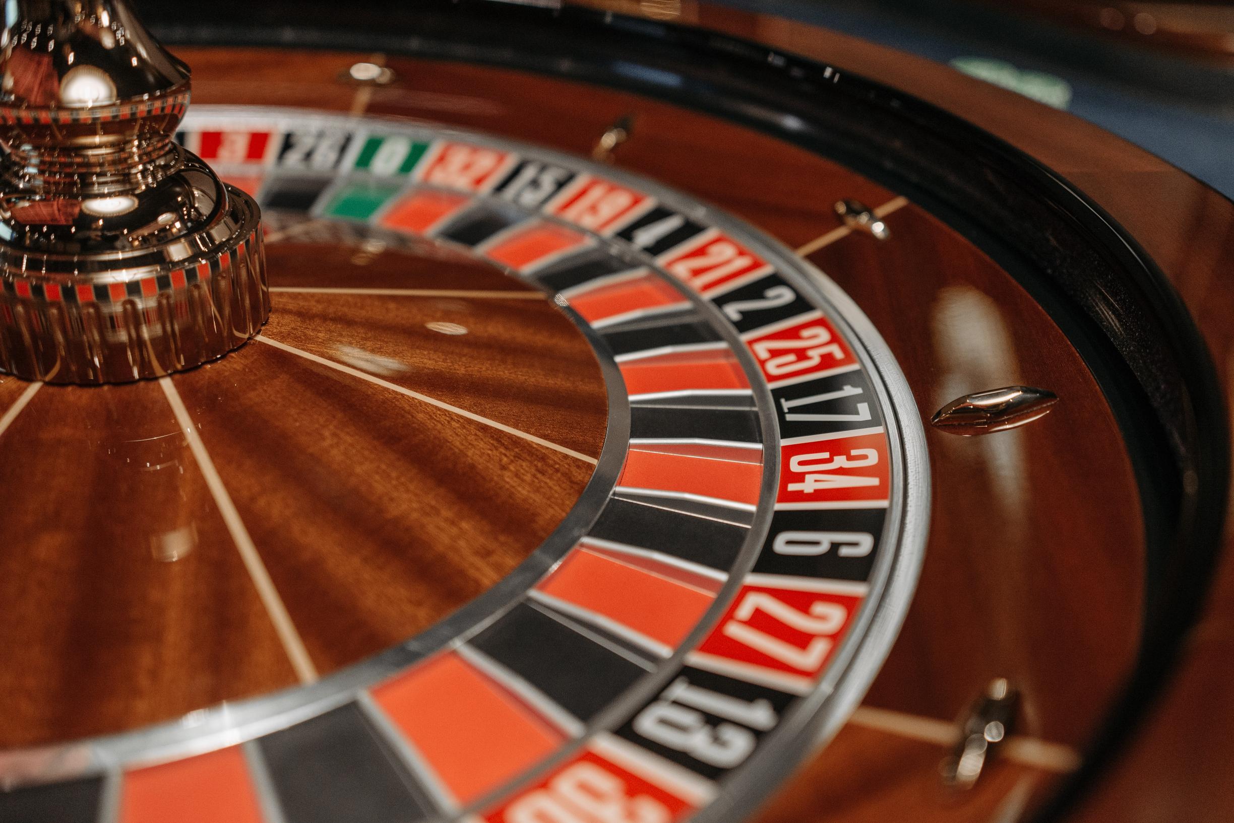 What are the top 10 instances of gambling companies going above and beyond for customer service?