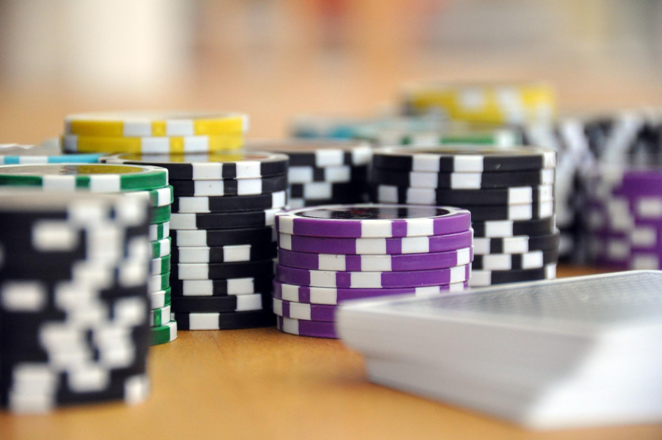 What are the top 10 examples of online casinos leveraging social media platforms?